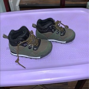 NWOT size 7 hiking boots